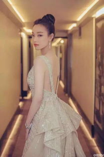 陈梦身穿婚纱风格写真照