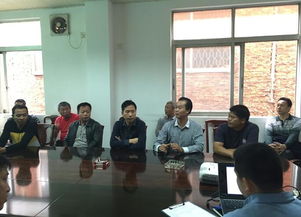 工厂安全培训现场工人学习操作规范