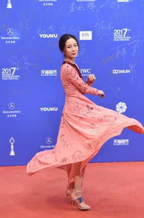 赵丽颖缺席上影节红毯