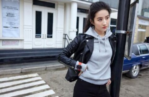 刘亦菲大背头造型曝光，霸总味十足引发热议！