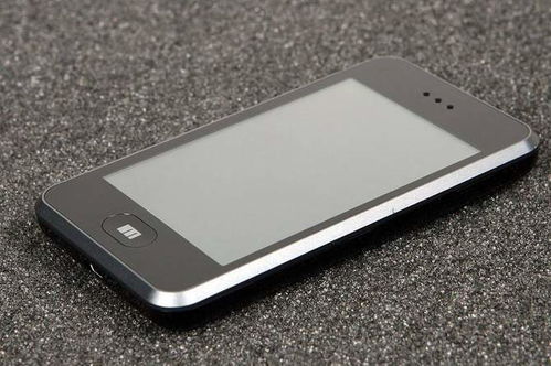 手机屏幕显示多个相似账号界面