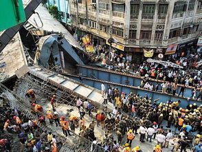 印度大桥坍塌救援现场