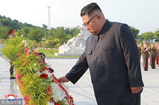 群众在事故地点献花悼念张伟