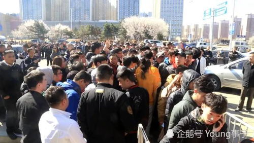 球迷排队购票现场