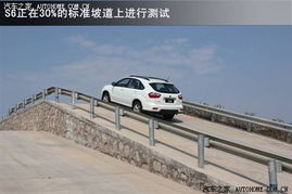 比亚迪工程师在测试车辆系统