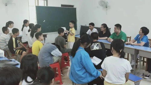 李晨曦在小学捐赠现场