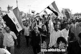 伊拉克首都巴格达街头抗议人群