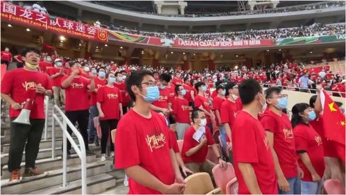 球迷们为常州队加油助威