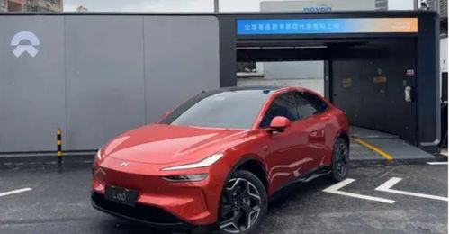 乐道汽车在换电站前等待