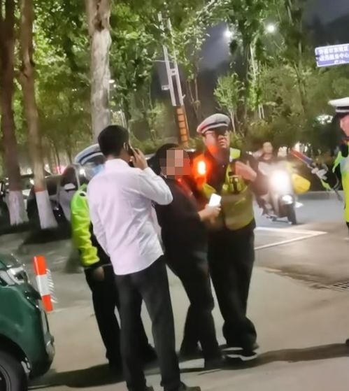 干部KTV有偿陪侍后酒驾被抓，公职人员为何屡教不改？