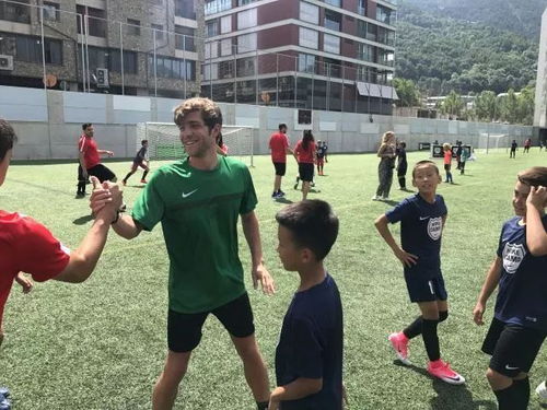张子宇与日籍教练特训场景