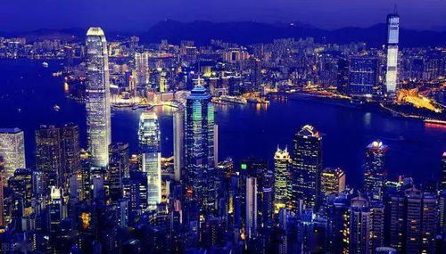 城市夜景灯火辉煌象征经济繁荣