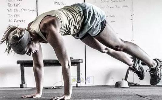 馆长与大陆健身爱好者一起训练