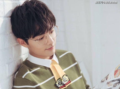 肖战白衬衫墨镜造型路透图