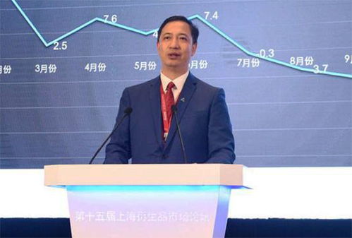 卢东亮在中国铝业任职期间的工作照