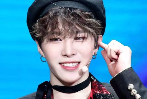 范丞丞复古生日趴穿搭展示