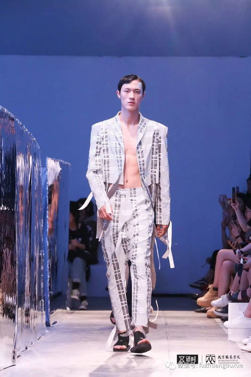 万妮达后台神情严肃