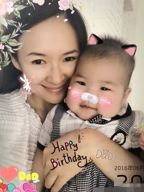 章子怡带9岁女儿醒醒亮相上影节，母女情深引热议