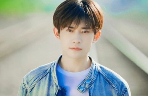 《酱园弄》剧照 易烊千玺饰宋瞎子