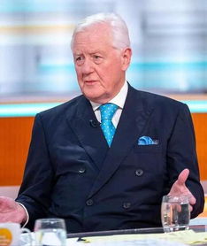 印度亿万富翁误吞蜜蜂猝逝：一场离奇的意外引发深思