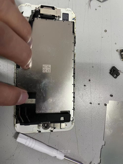 七年前的老iPhone：在小红书被捧上神坛，却被苹果打入冷宫