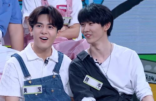 粉丝模仿丁禹兮喝水动作