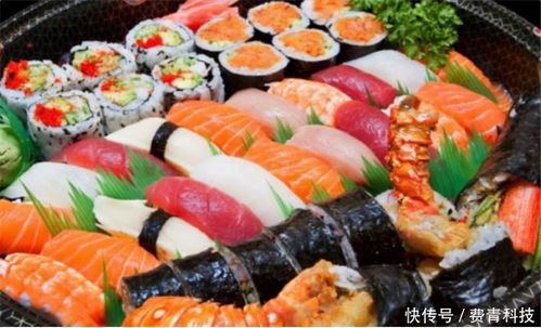 顾客在平禄寿司门口排队等候