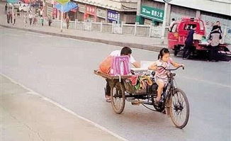 市民围住三轮车并报警