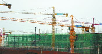 建筑工地塔吊林立施工场景