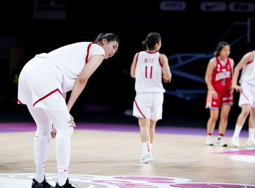 身高2米26张子宇vs防守队员：18岁女篮新星如何统治篮下？