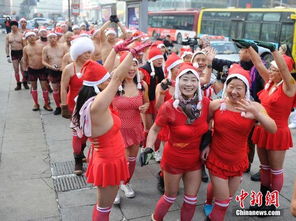 江阴市民街头合影