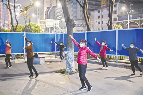 武汉大妈拉线封路跳广场舞引热议，当地回应来了！