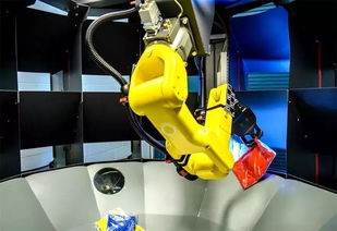 工厂中的AI打磨机器人工作现场