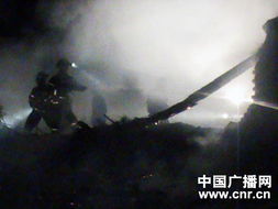 导弹袭击后爆炸现场烟雾弥漫