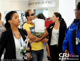 印度空难家属焦急等待现场