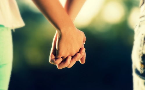 人们手牵手象征和平