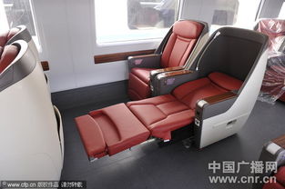 K783次列车员在餐车吸烟，网友：高铁上吸烟到底多危险？