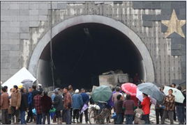 群众围观爆炸现场