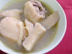 一碗热腾腾的榴莲壳炖汤