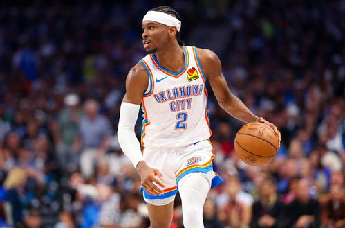 谢伊·吉尔杰斯-亚历山大在比赛中投篮