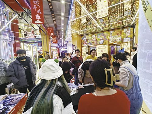 城市购物中心人潮涌动场景