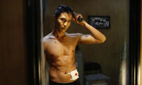 史元庭展示腹肌