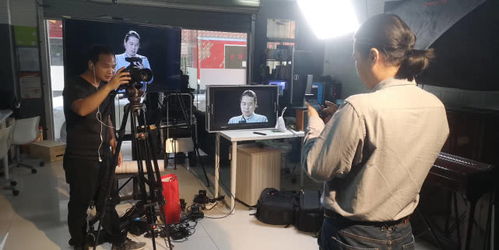 幕后音乐制作团队工作场景