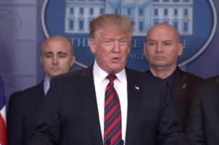 特朗普与马斯克在白宫会议现场