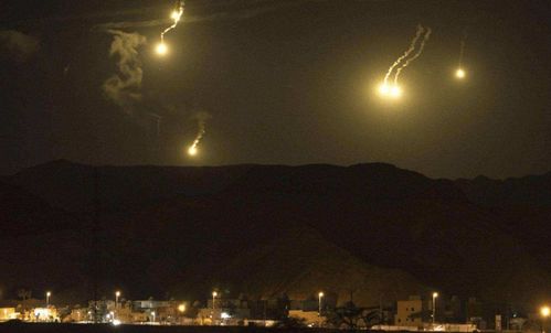 以色列战机夜间出击轰炸伊朗核设施现场图