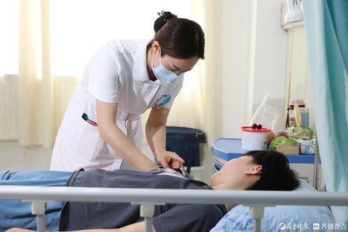 初一男生因未答出问题被班主任踢伤，家长怒斥教育失责