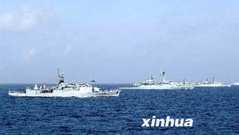 中国军舰在海上航行