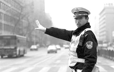 交警蒋仲超日常工作照