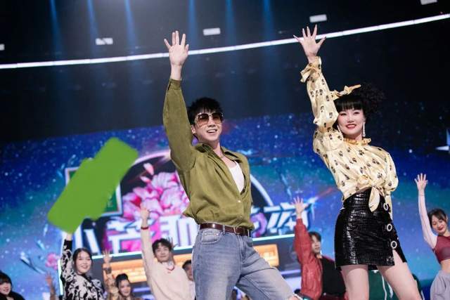 蓝盈莹&lsquo;外卖我要蓝的赢&rsquo;免单活动引热议，网友：这波操作太会玩了！