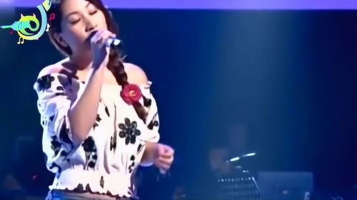 那英在后台休息的照片